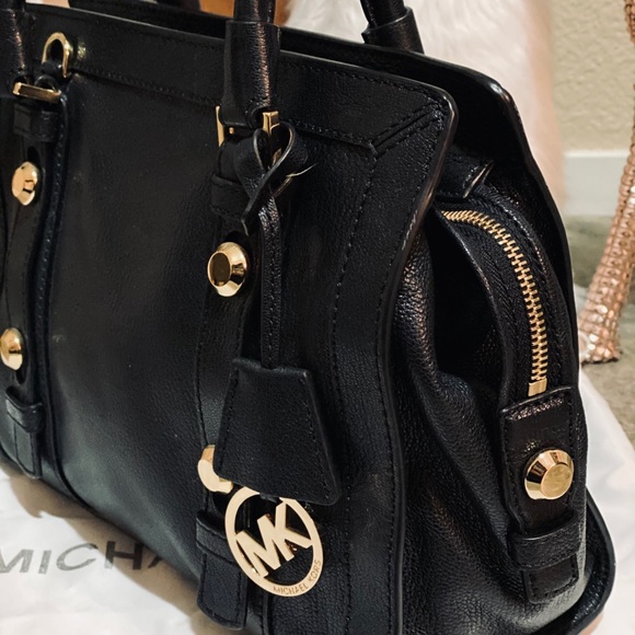 Authentic Michael Kors black leather handbag - Picture 5 of 6